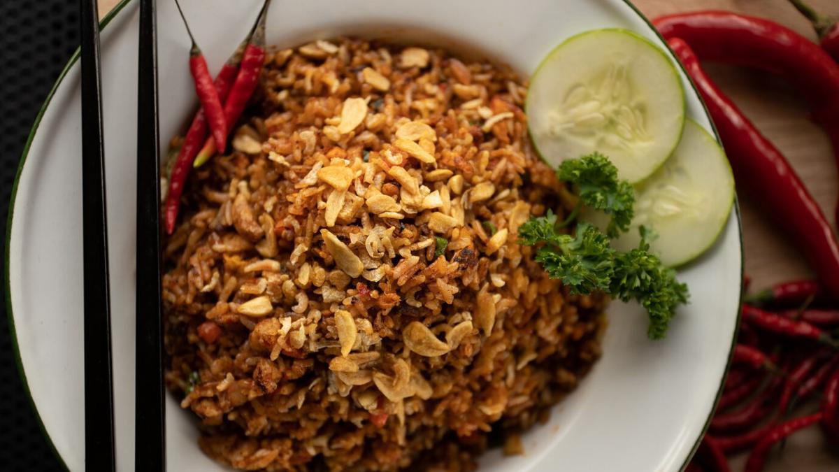 Nasi Goreng Pak Adi: Rasa Hangat yang Menggoda Setiap Malam di Cilacap